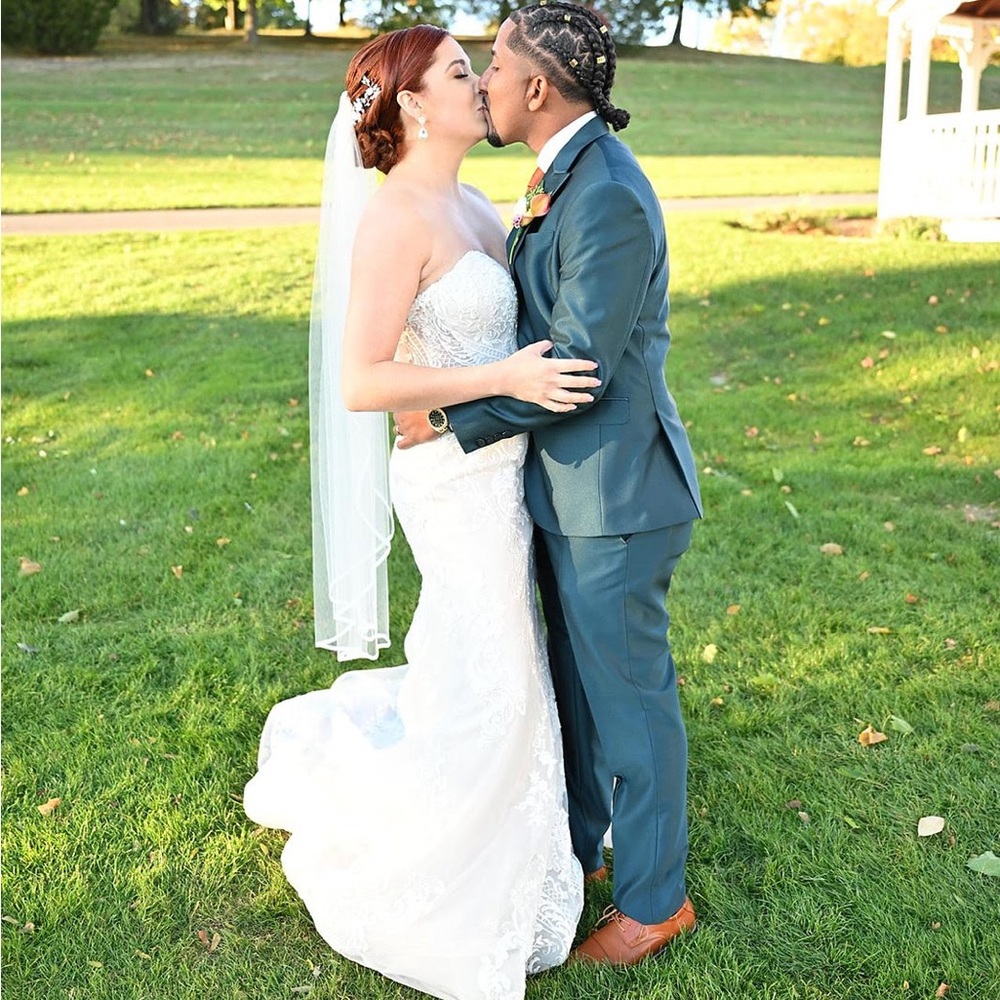 Stunning Ivory Lace Bridal Gown
